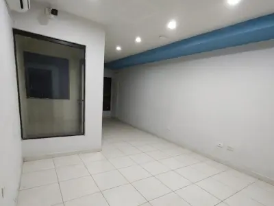 Casa en venta con salón comercial en Valle Ybaté, Lambaré 3