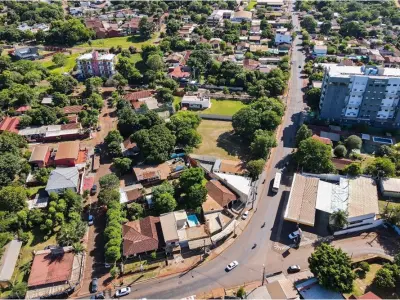 Casa à venda com salões comerciais em Cambyretá 3