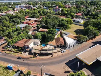 Casa à venda com salões comerciais em Cambyretá 4