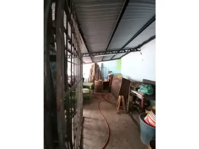 Casa à venda com salões comerciais em Capiatá 3
