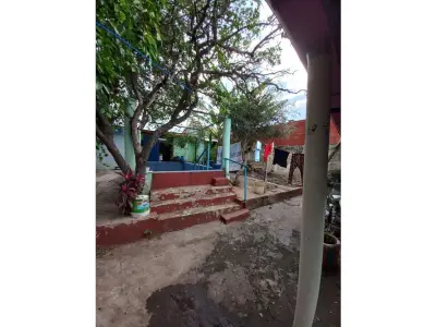 Casa à venda com salões comerciais em Capiatá 4