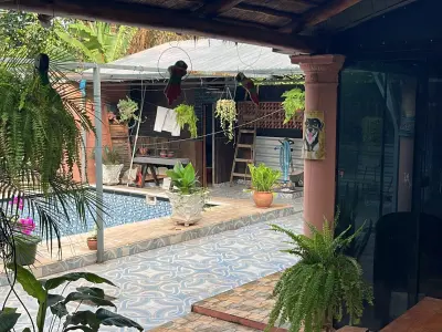 Casa en venta con salones comerciales en San Antonio 2
