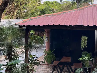 Casa en venta con salones comerciales en San Antonio 3