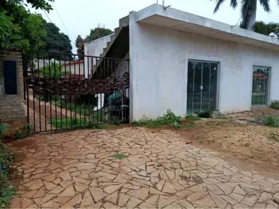 Casa en venta con salones comerciales en San Lorenzo 4