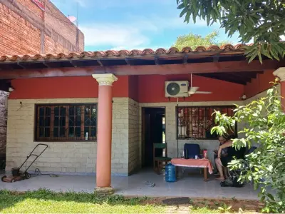 House for sale with large lot in Loma Pyta, Asunción 2