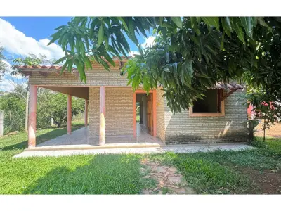 Casa en venta con vista al cerro en Ybycuí 4