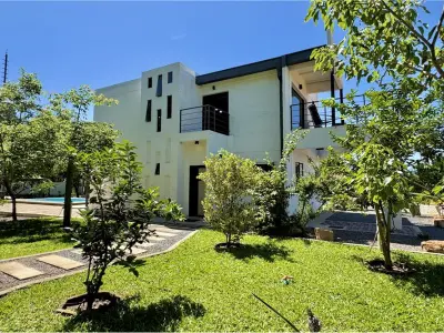 Casa à venda com vista para o lago em San Bernardino 2