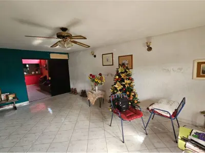 Casa à venda de 2 andares com 4 dormitórios em Luque 3