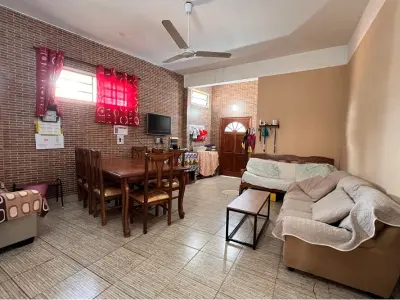 3-Story Corner House for Sale in Mariano Roque Alonso 4