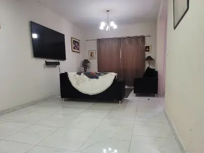 Casa en venta de 5 dormitorios en Luque, Curva Romero 4