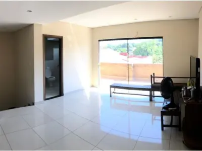 Casa à venda de dois andares no Barrio Herrera, Assunção 4