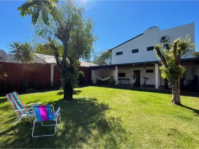 Casa à venda de dois andares no Barrio San Blas, Cambyretá 3