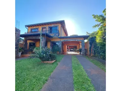 Casa en venta de dos plantas en Santo Domingo, Capiatá 3