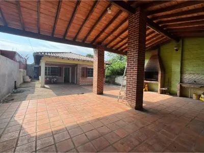 Casa en venta en 3 de Mayo, Ñemby 4