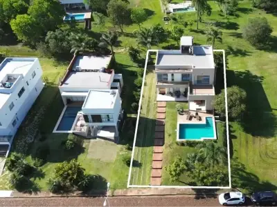 Casa en venta en AguaVista Club de Campo & Golf, Itapúa 3