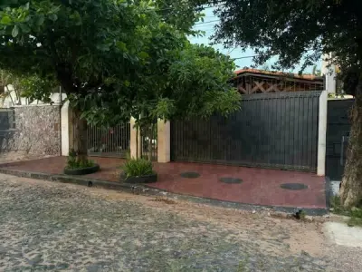 Casa en venta en Asunción, zona Mburucuyá 3