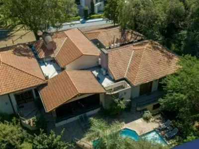 Casa en venta en barrio cerrado Lomas Verdes, Lambaré — 4 dormitorios 3