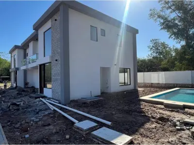 Casa à venda em condomínio fechado Surubi'y, Mariano Roque Alonso 2