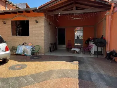 Casa en venta en Barrio Hipódromo, Asunción 3