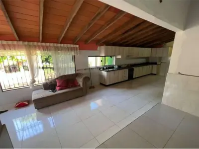 Casa à venda no bairro Ka'aguy Rory, Encarnación 2