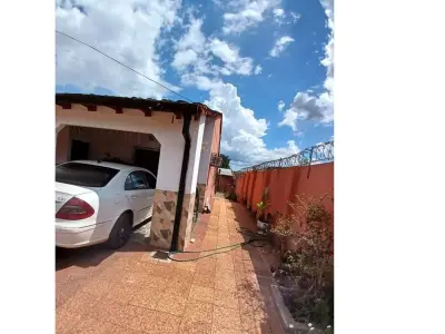 Casa en venta en Barrio Kennedy, Caacupé 4
