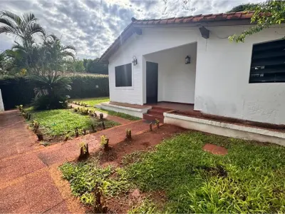 House for sale in Barrio Laurelty, Luque 2