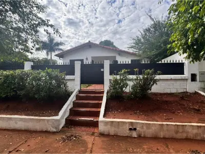House for sale in Barrio Laurelty, Luque 3