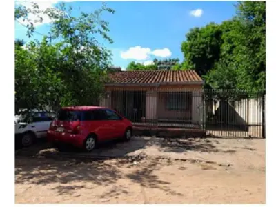 Casa en venta en barrio Laurelty, Luque 2
