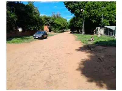 Casa en venta en barrio Laurelty, Luque 3