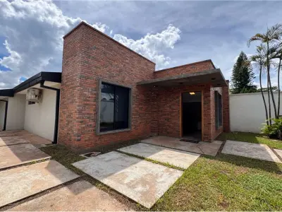 Casa en venta en Barrio María Auxiliadora, Encarnación 3