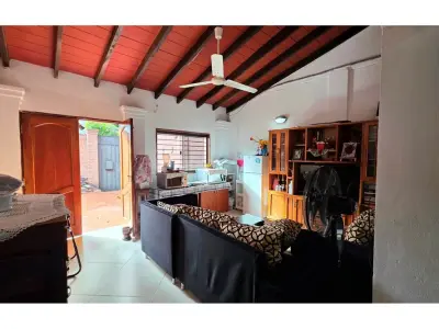 Casa à venda no Barrio Mbocayaty, Asunción 4