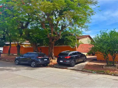 Casa à venda no Barrio Obrero, Assunção, 6 quartos 3