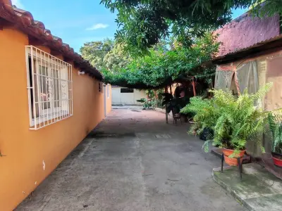 Casa en venta en Barrio Pitiantuta, Fernando de la Mora — 5 dormitorios 3