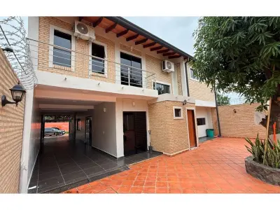 House for sale in Barrio Primavera, Luque 3