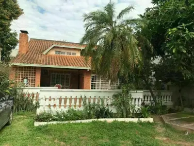 Casa en venta en barrio Recoleta, Asunción 2
