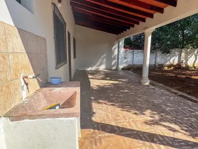House for sale in Barrio San Carlos, Ñemby 4
