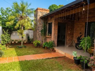 House for sale in San Carlos neighborhood, Ñemby 4