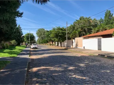 Casa en venta en barrio San Jorge, Asunción 4