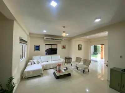Casa à venda no bairro San José, Ciudad del Este 2