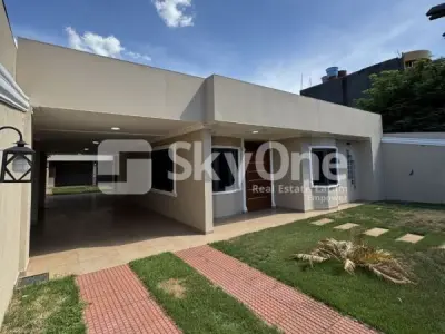 Casa en venta en barrio San Lucas, Ciudad del Este — 3 dormitorios 2