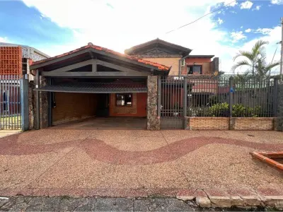 Casa à venda em Bella Vista, Assunção 2