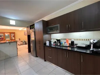 Casa à venda em Bella Vista, Assunção 4