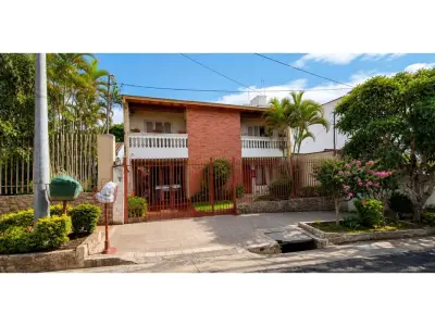 Casa en venta en Bernardino Caballero, Asunción 2