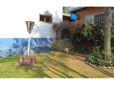 Casa en venta en Caacupé, barrio Loma 4