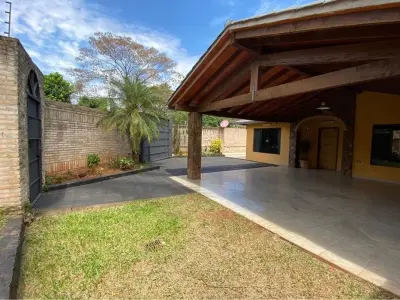 Casa à venda em Caacupé com 4 dormitórios e piscina 3