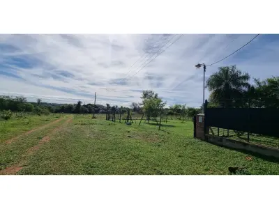 Casa à venda em Caacupé com amplo terreno 3