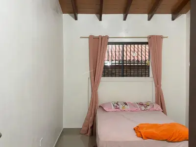 Casa en venta en Caacupé con piscina y quincho 4