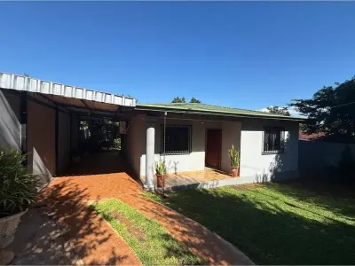 Casa à venda em Cambyretá, Itapúa, com quincho 2