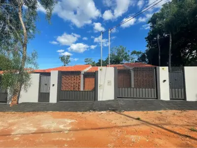 House for sale in Cañada Garay, Luque 2