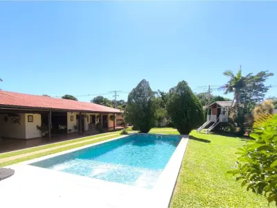 Casa en venta en Capiatá con 6 dormitorios y piscina 4